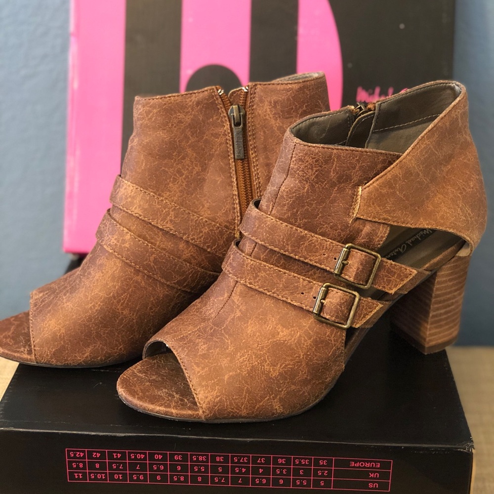 Cognac women’s booties!